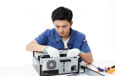 专注之手 一位年轻维修工的电脑检修实录